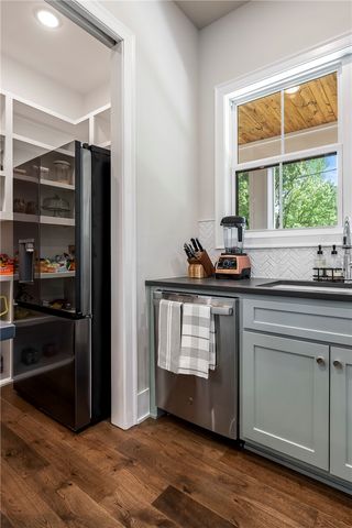 2036 N Dutton Place, Fayetteville, AR 72703