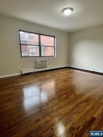 289 Essex H, Hackensack, NJ 07601