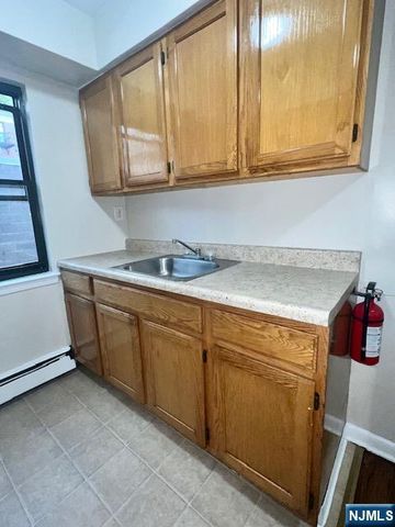 289 Essex H, Hackensack, NJ 07601