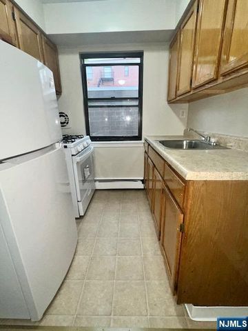 289 Essex H, Hackensack, NJ 07601