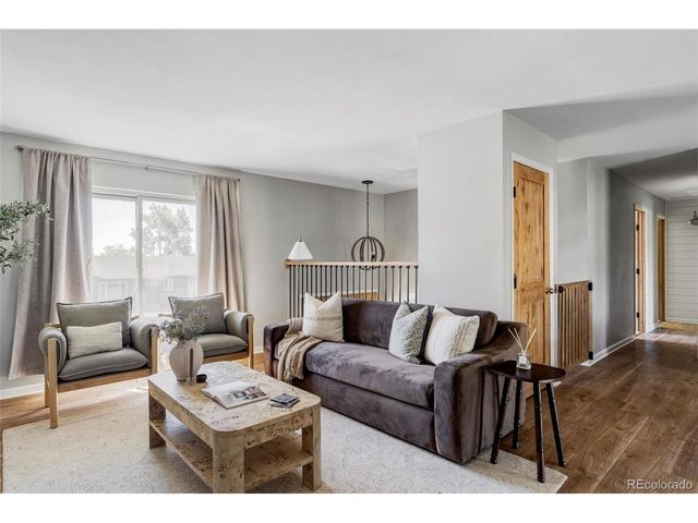 2291 S Zang Ct, Lakewood, CO 80228