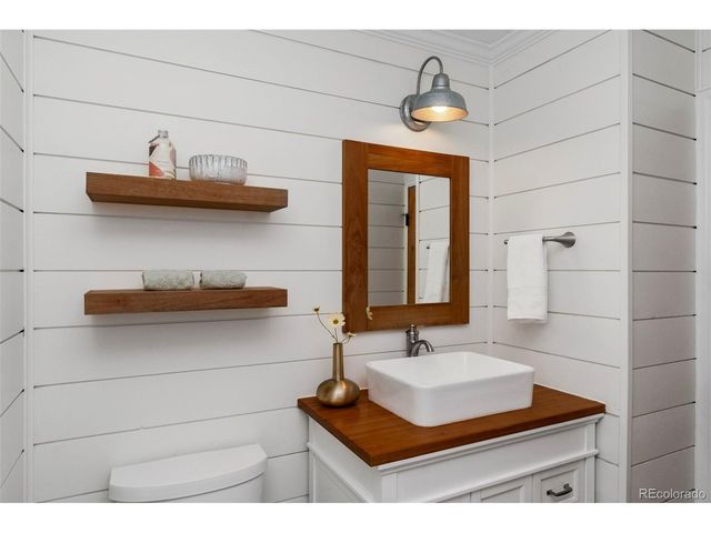 2291 S Zang Ct, Lakewood, CO 80228