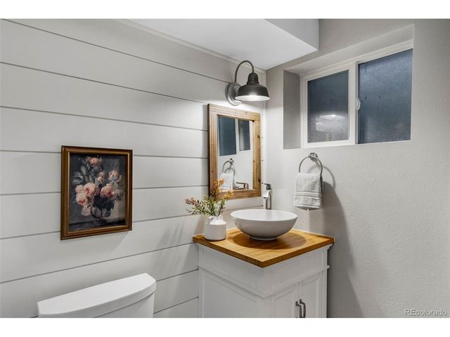 2291 S Zang Ct, Lakewood, CO 80228