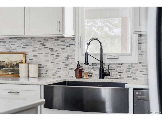 2291 S Zang Ct, Lakewood, CO 80228