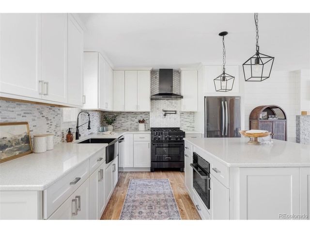 2291 S Zang Ct, Lakewood, CO 80228