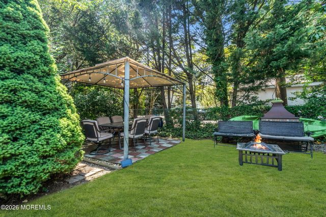 24 Foster Street, Middletown, NJ 07701
