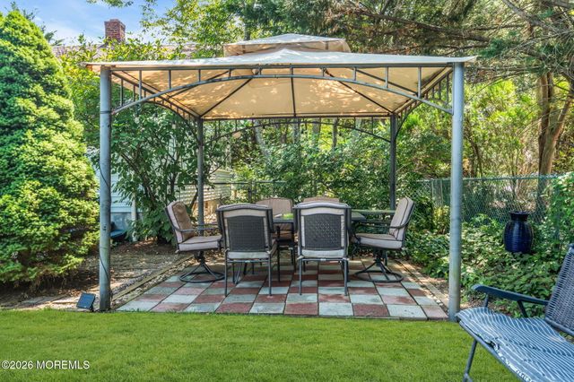 24 Foster Street, Middletown, NJ 07701