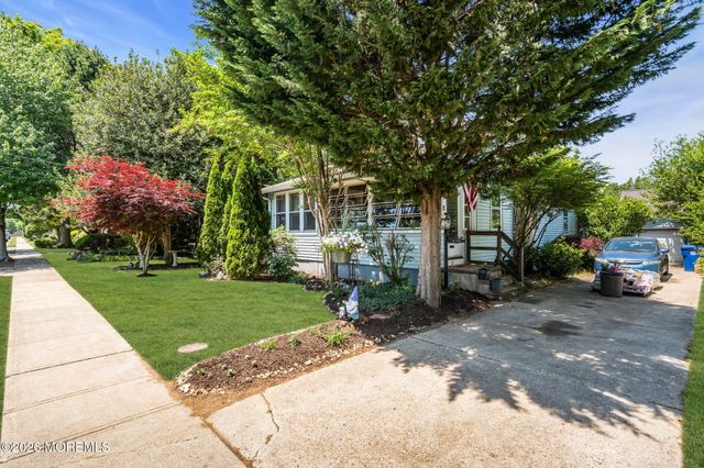 24 Foster Street, Middletown, NJ 07701