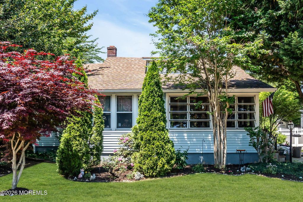 24 Foster Street, Middletown, NJ 07701