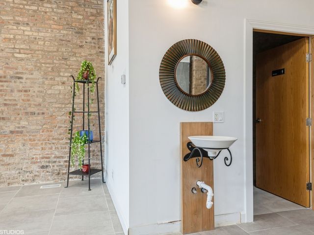 8809 S State Street, Chicago, IL 60619