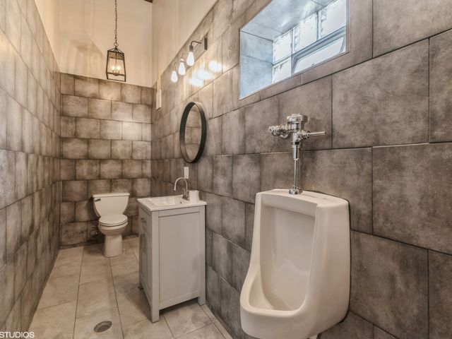 8809 S State Street, Chicago, IL 60619