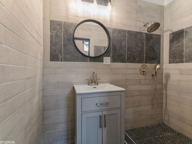 8809 S State Street, Chicago, IL 60619