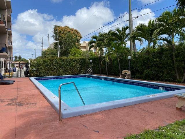 3640 NW 9th St 201, Miami, FL 33125