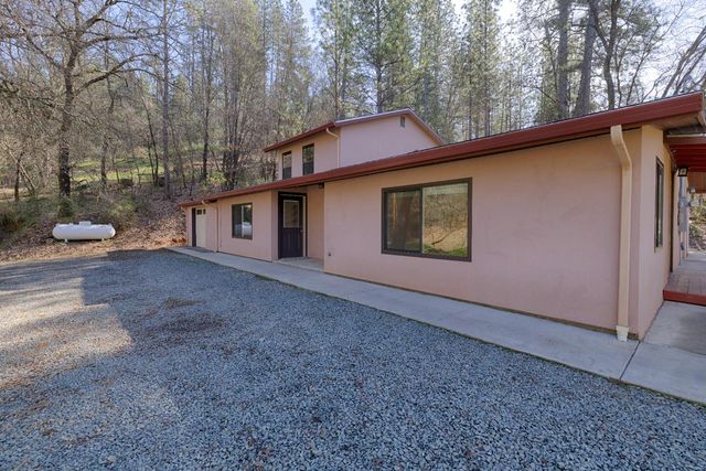 881 Livingston Rd, Meadow Vista, CA 95722