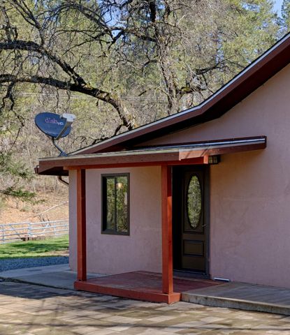 881 Livingston Rd, Meadow Vista, CA 95722