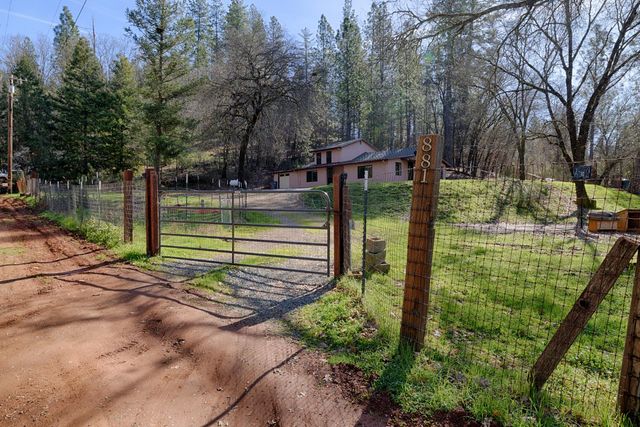 881 Livingston Rd, Meadow Vista, CA 95722