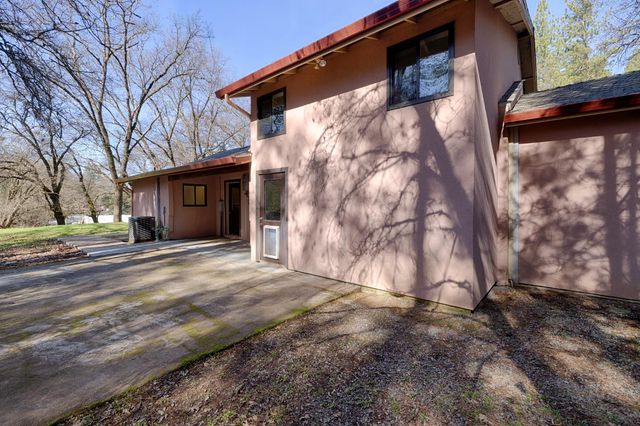 881 Livingston Rd, Meadow Vista, CA 95722