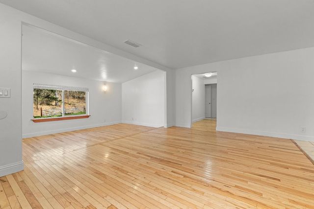 881 Livingston Rd, Meadow Vista, CA 95722