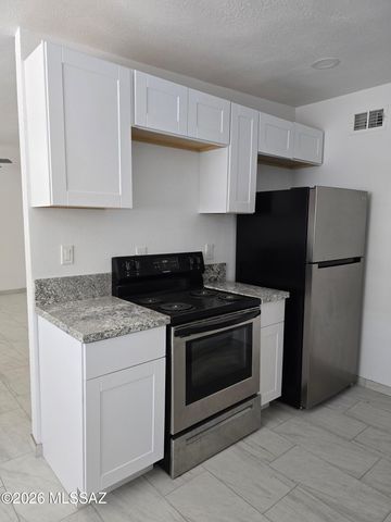 511 N Iroquois Avenue B, Tucson, AZ 85745