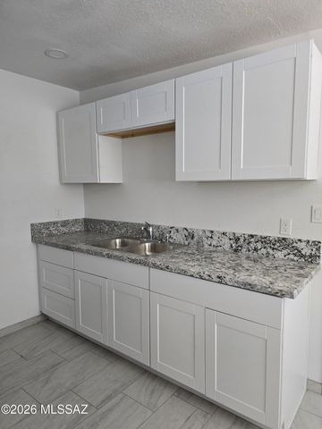 511 N Iroquois Avenue B, Tucson, AZ 85745