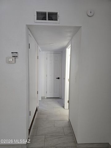 511 N Iroquois Avenue B, Tucson, AZ 85745