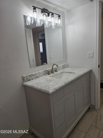 511 N Iroquois Avenue B, Tucson, AZ 85745