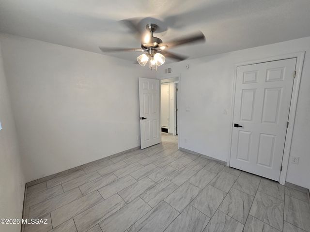 511 N Iroquois Avenue B, Tucson, AZ 85745