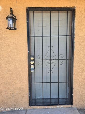 511 N Iroquois Avenue B, Tucson, AZ 85745