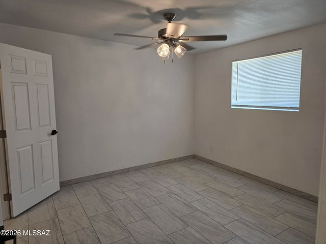 511 N Iroquois Avenue B, Tucson, AZ 85745