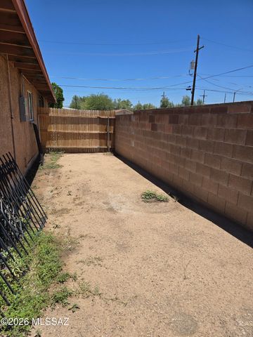 511 N Iroquois Avenue B, Tucson, AZ 85745