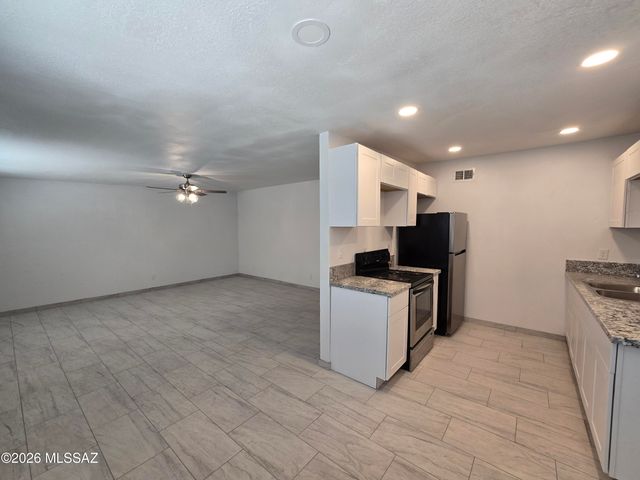 511 N Iroquois Avenue B, Tucson, AZ 85745