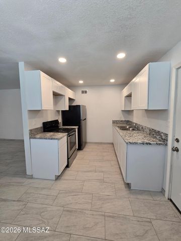 511 N Iroquois Avenue B, Tucson, AZ 85745