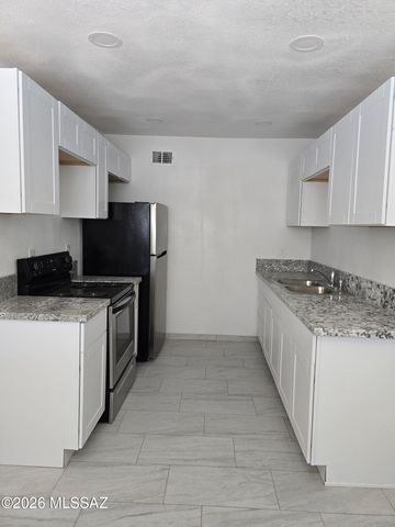 511 N Iroquois Avenue B, Tucson, AZ 85745