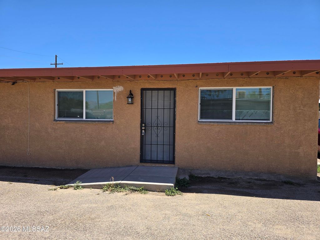 511 N Iroquois Avenue B, Tucson, AZ 85745