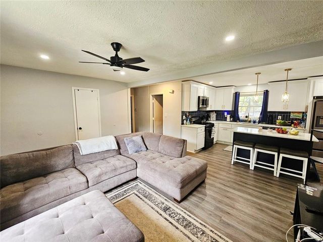 2096 Venesa Circle Circle, Austell, GA 30168