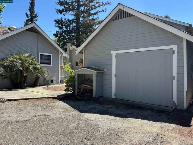 1258 Pine St, Palo Alto, CA 94301