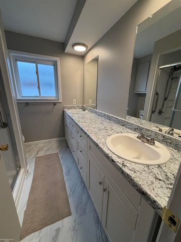 36718 Clifford Drive, Sterling Heights, MI 48312