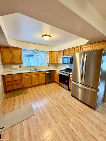 36718 Clifford Drive, Sterling Heights, MI 48312