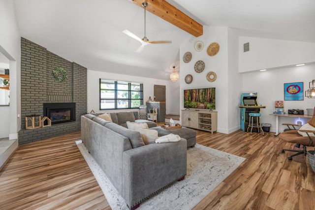 6760 N Haslam Avenue, Fresno, CA 93711
