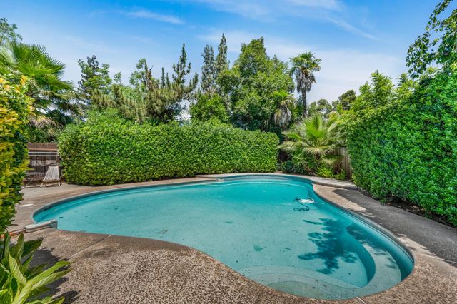6760 N Haslam Avenue, Fresno, CA 93711