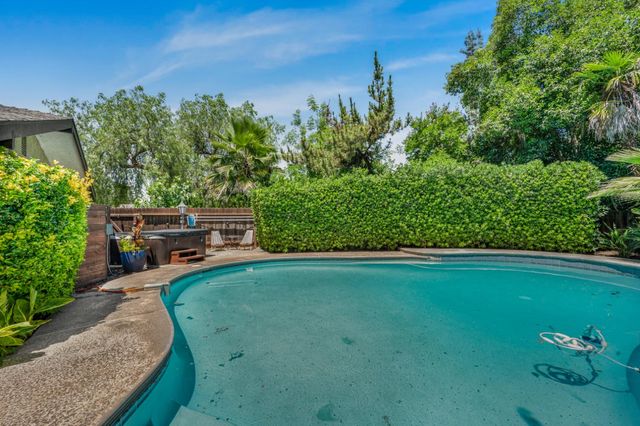 6760 N Haslam Avenue, Fresno, CA 93711