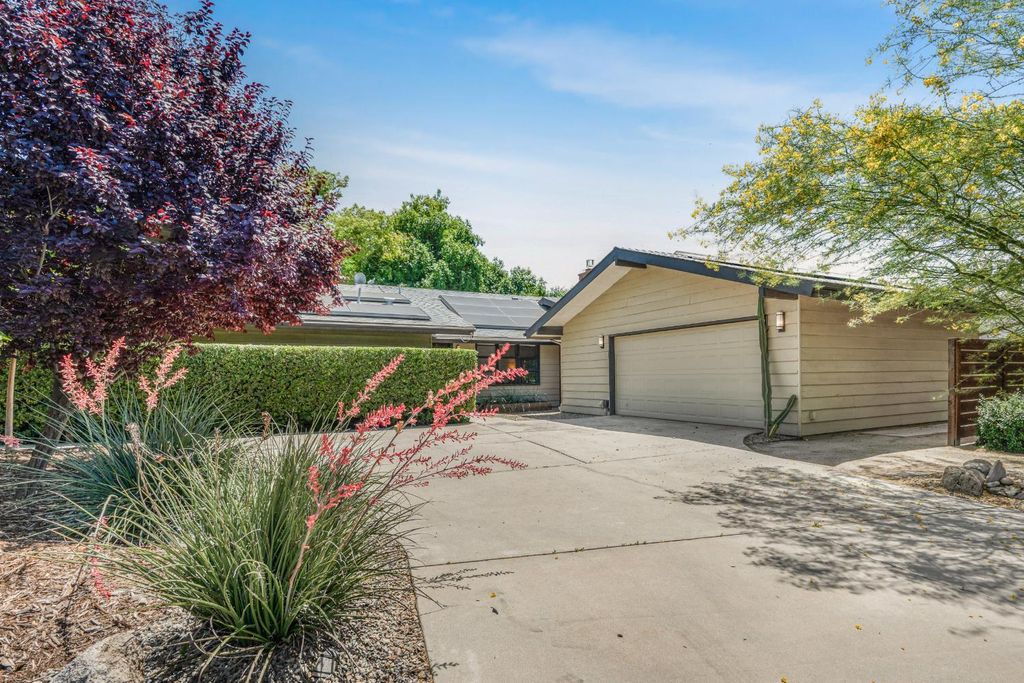 Image 2 of property listing at 6760 N Haslam Avenue, Fresno, CA 93711