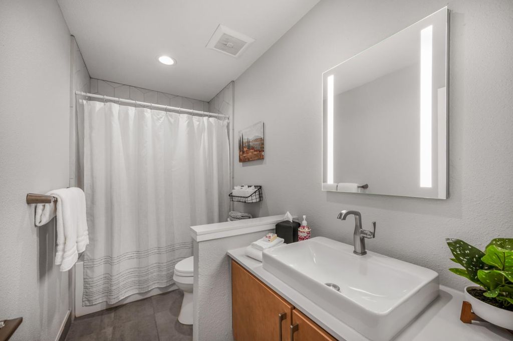 Image 24 of property listing at 6760 N Haslam Avenue, Fresno, CA 93711