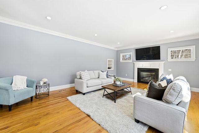 4 Whittier Rd, Lexington, MA 02420