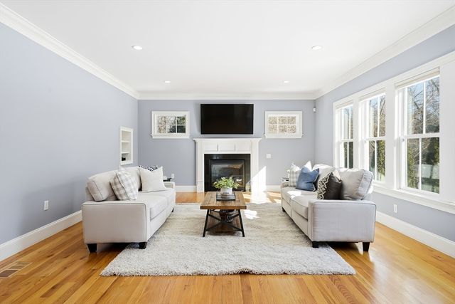 4 Whittier Rd, Lexington, MA 02420