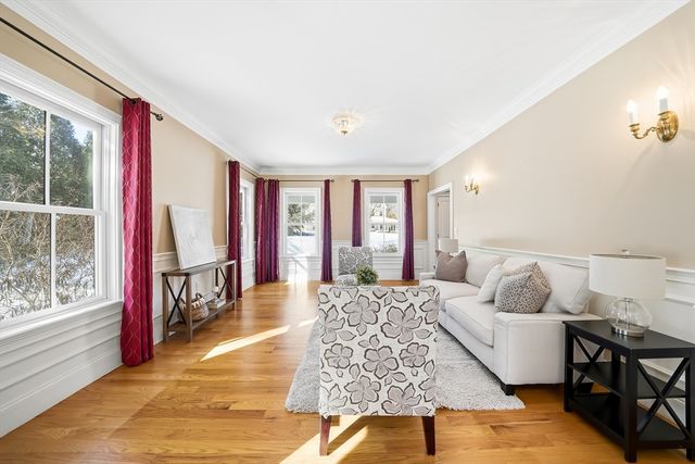 4 Whittier Rd, Lexington, MA 02420