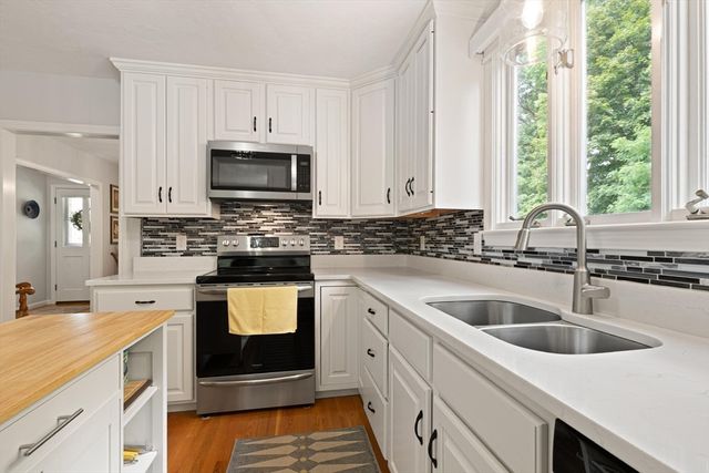 40 Ray Rd, Wrentham, MA 02093