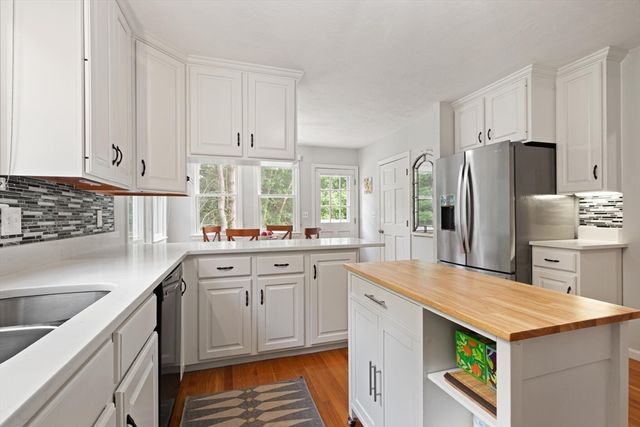 40 Ray Rd, Wrentham, MA 02093
