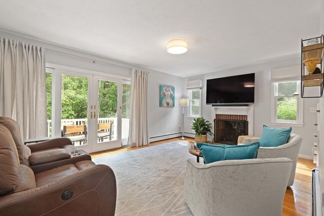 40 Ray Rd, Wrentham, MA 02093