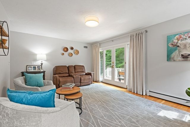 40 Ray Rd, Wrentham, MA 02093